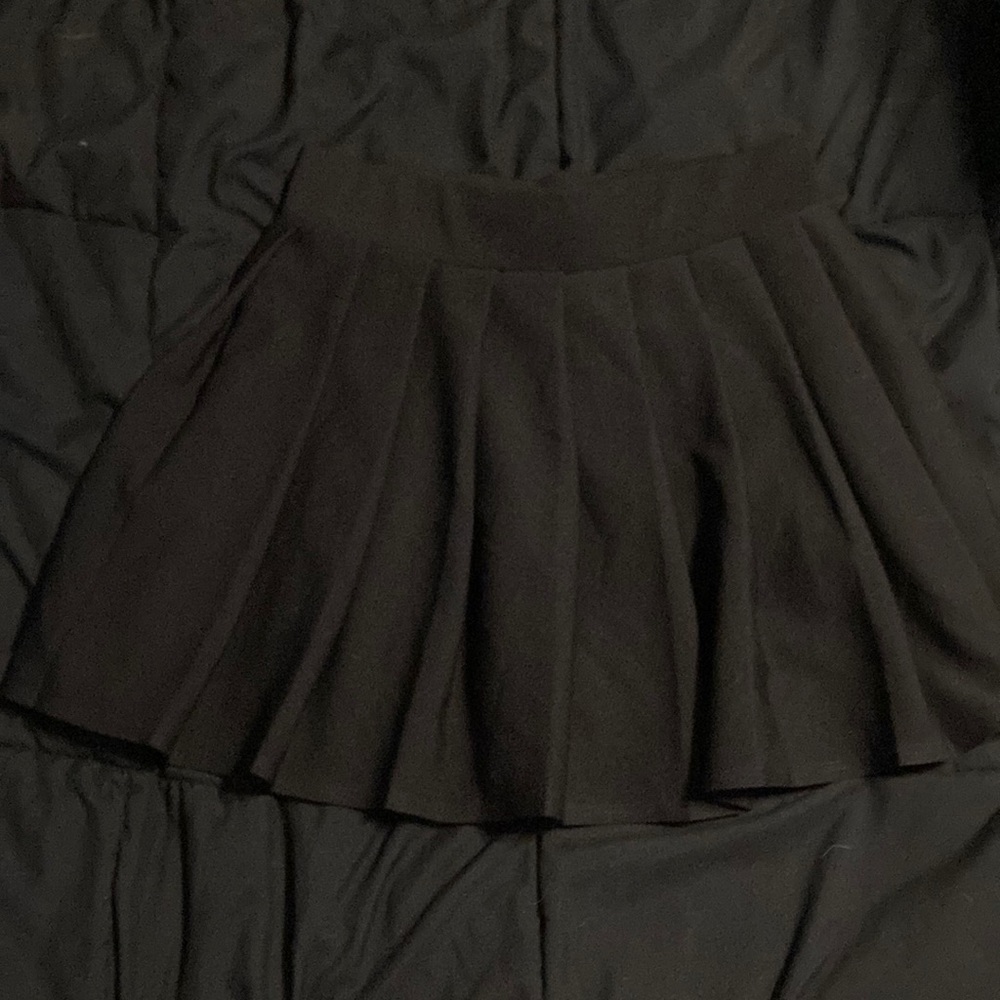 black pleated skirt